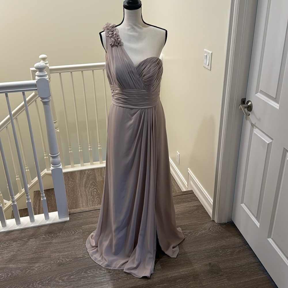 Timeless, One Shoulder Chiffon Style Drapped Crisscross Bodace Accented